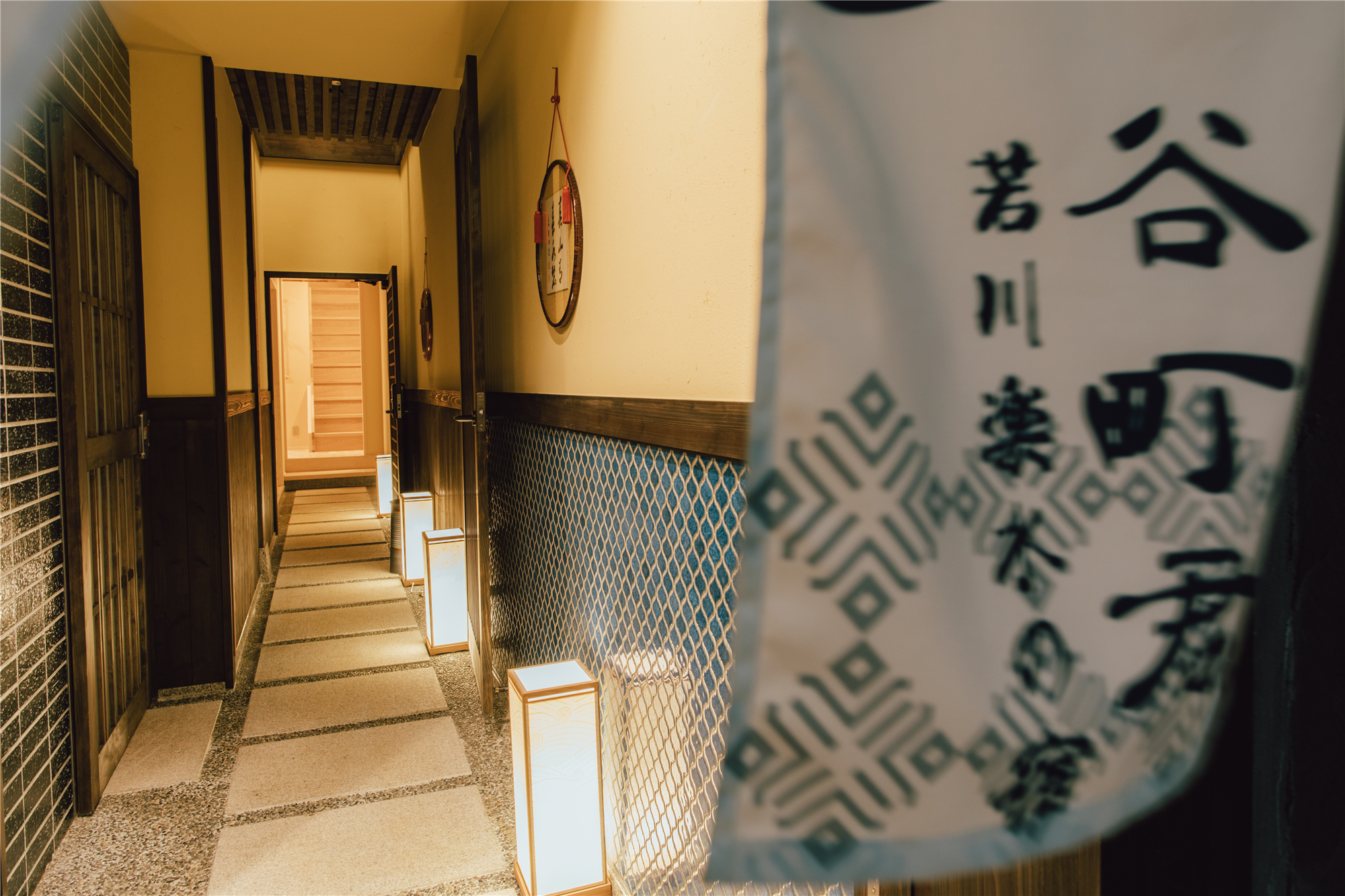 伝統と現代が絡みあうモダンなお部屋