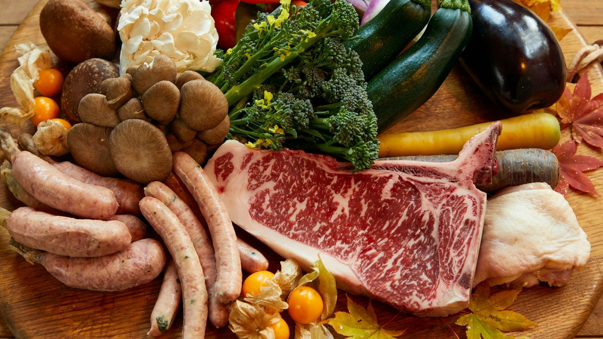 夕食は地産地消をコンセプトに、地元の厳選された旬の食材を使用しております