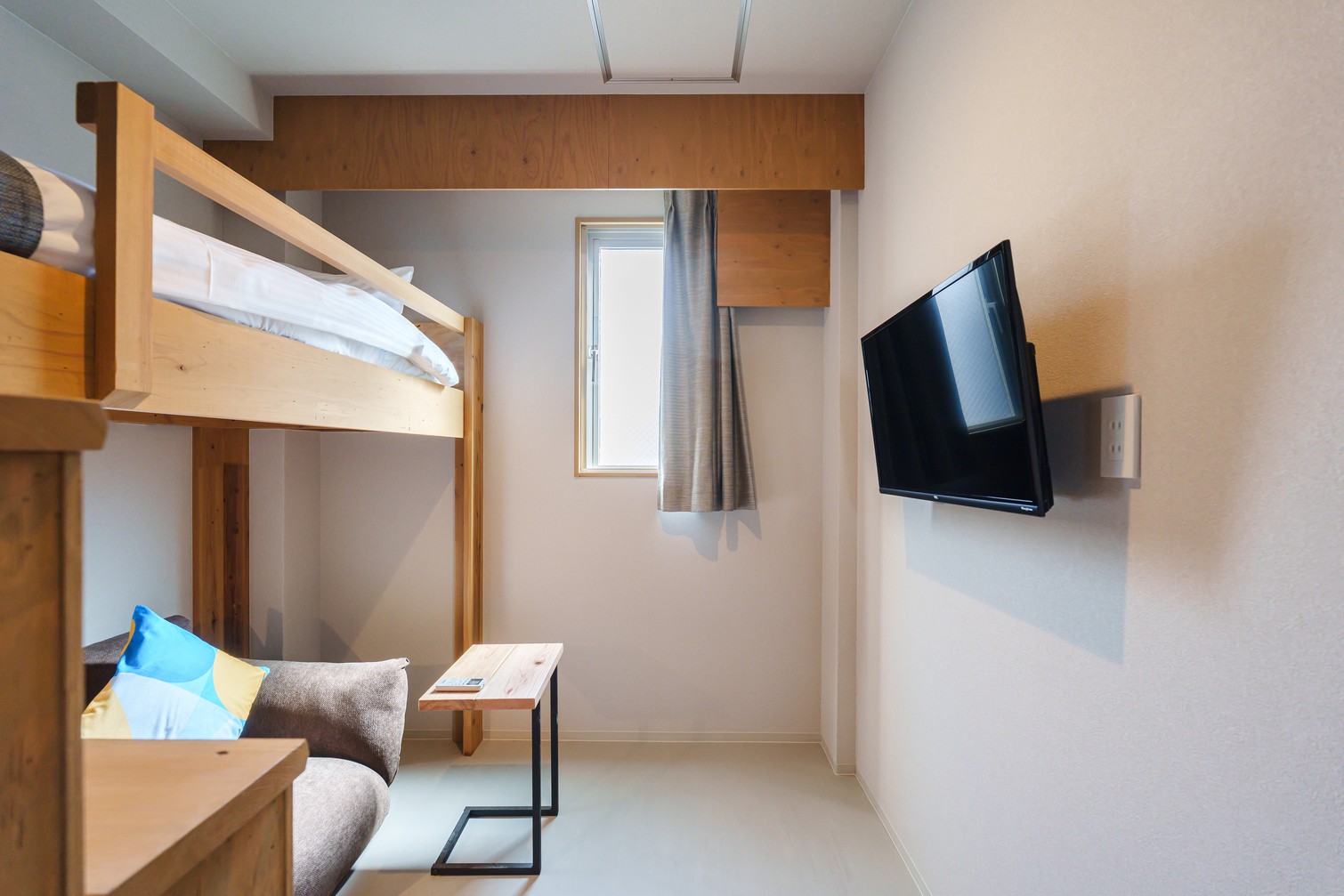 シングルロフト（共用シャワー）