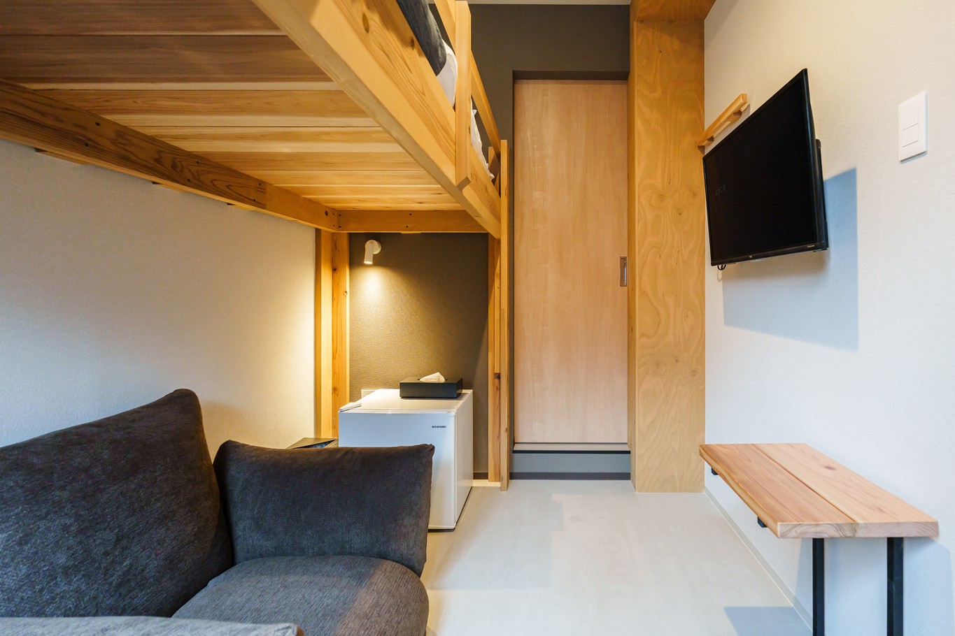 シングルロフト（共用シャワー）