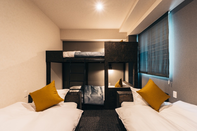 4人部屋B（シングルベッド2+バンクベッド）