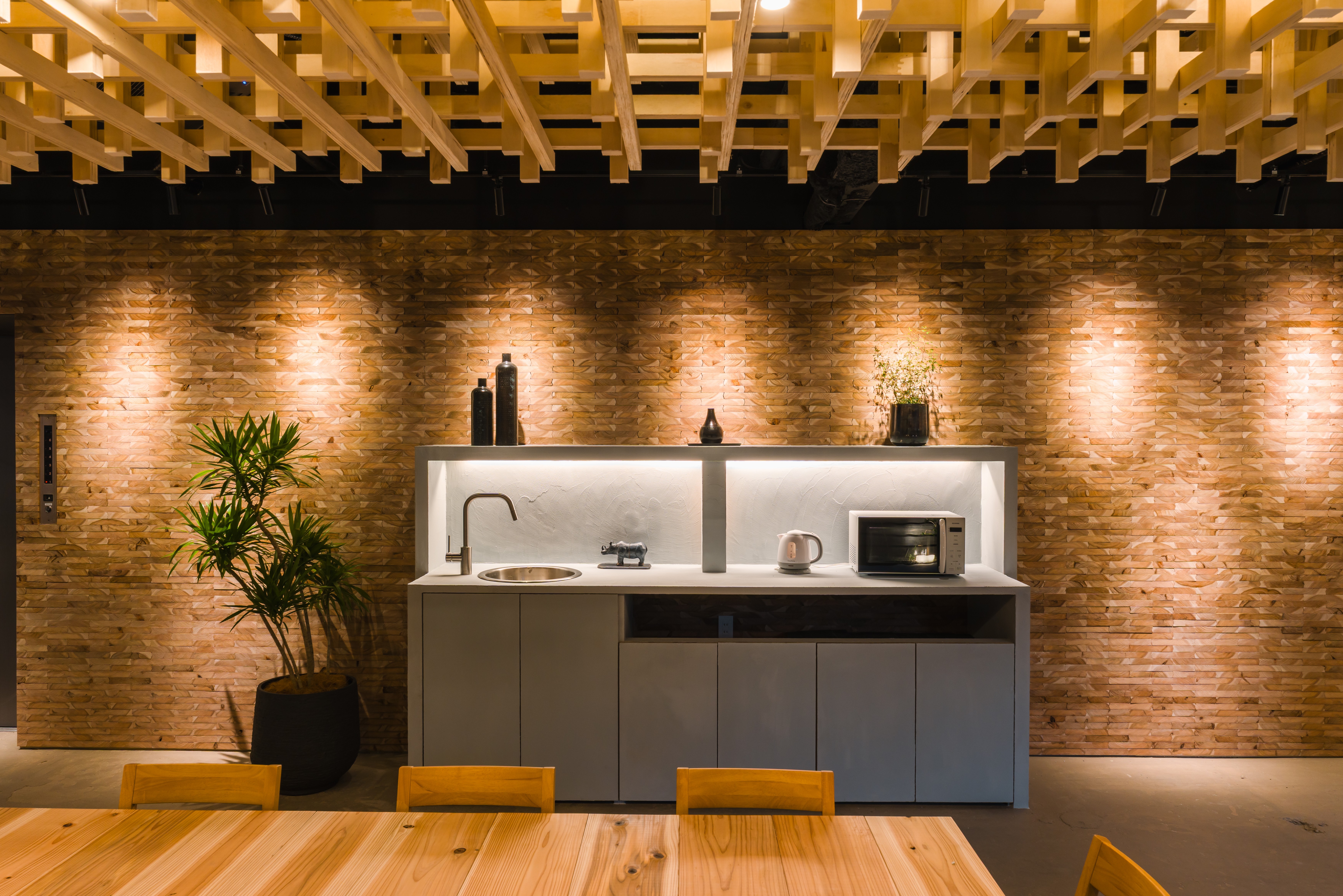 1階ラウンジ（BAKURO 3）