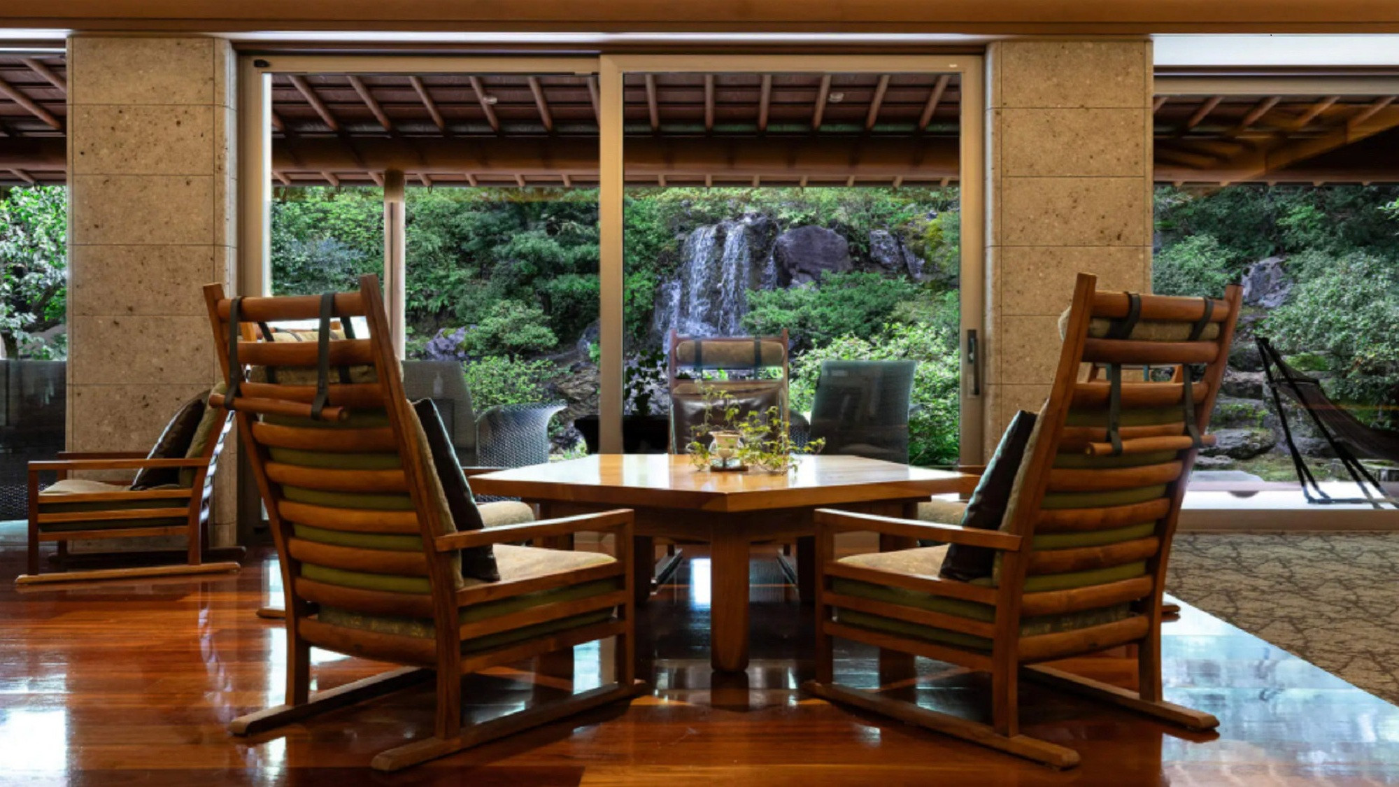 【フロントロビー】