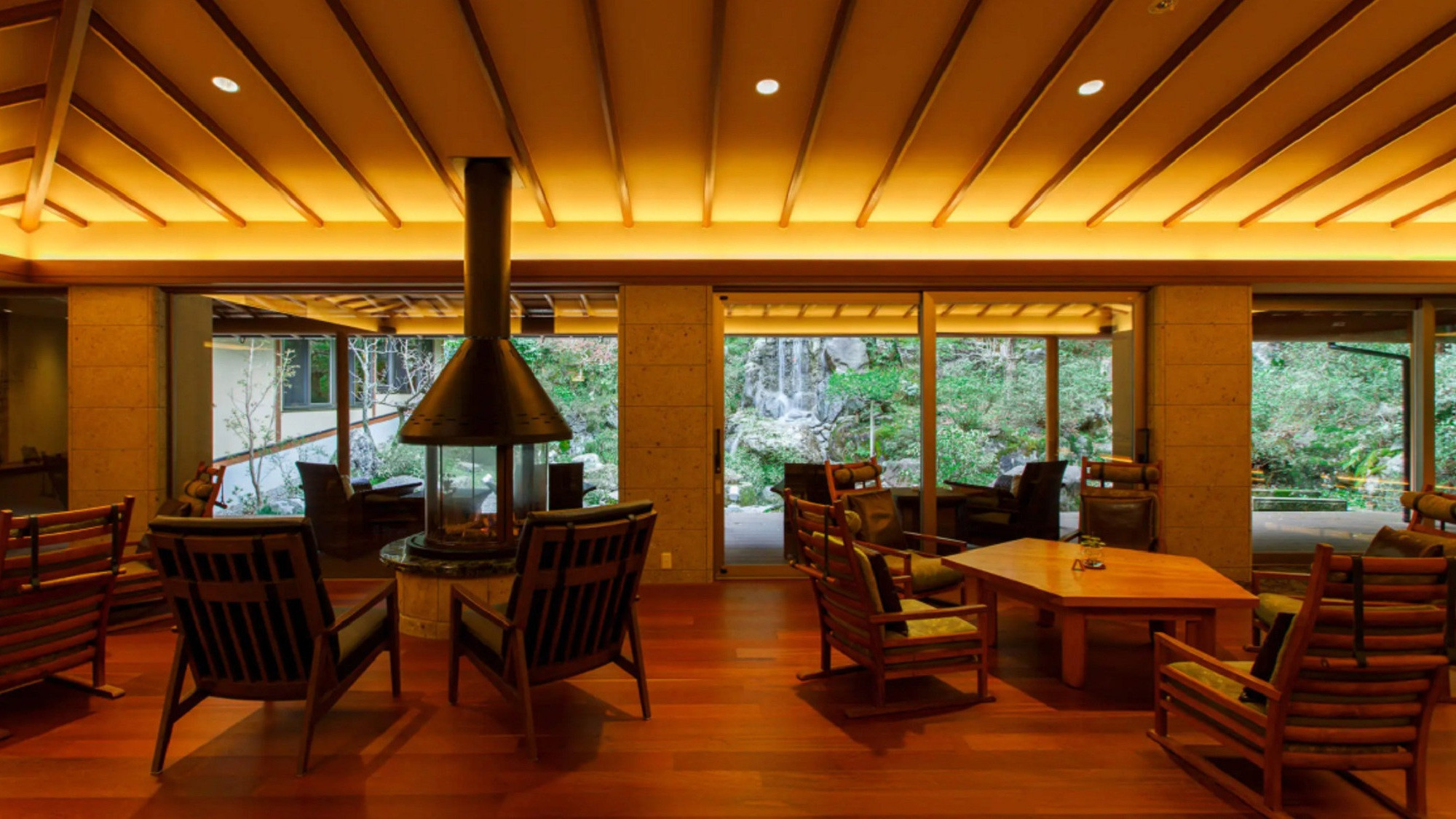 【フロントロビー】