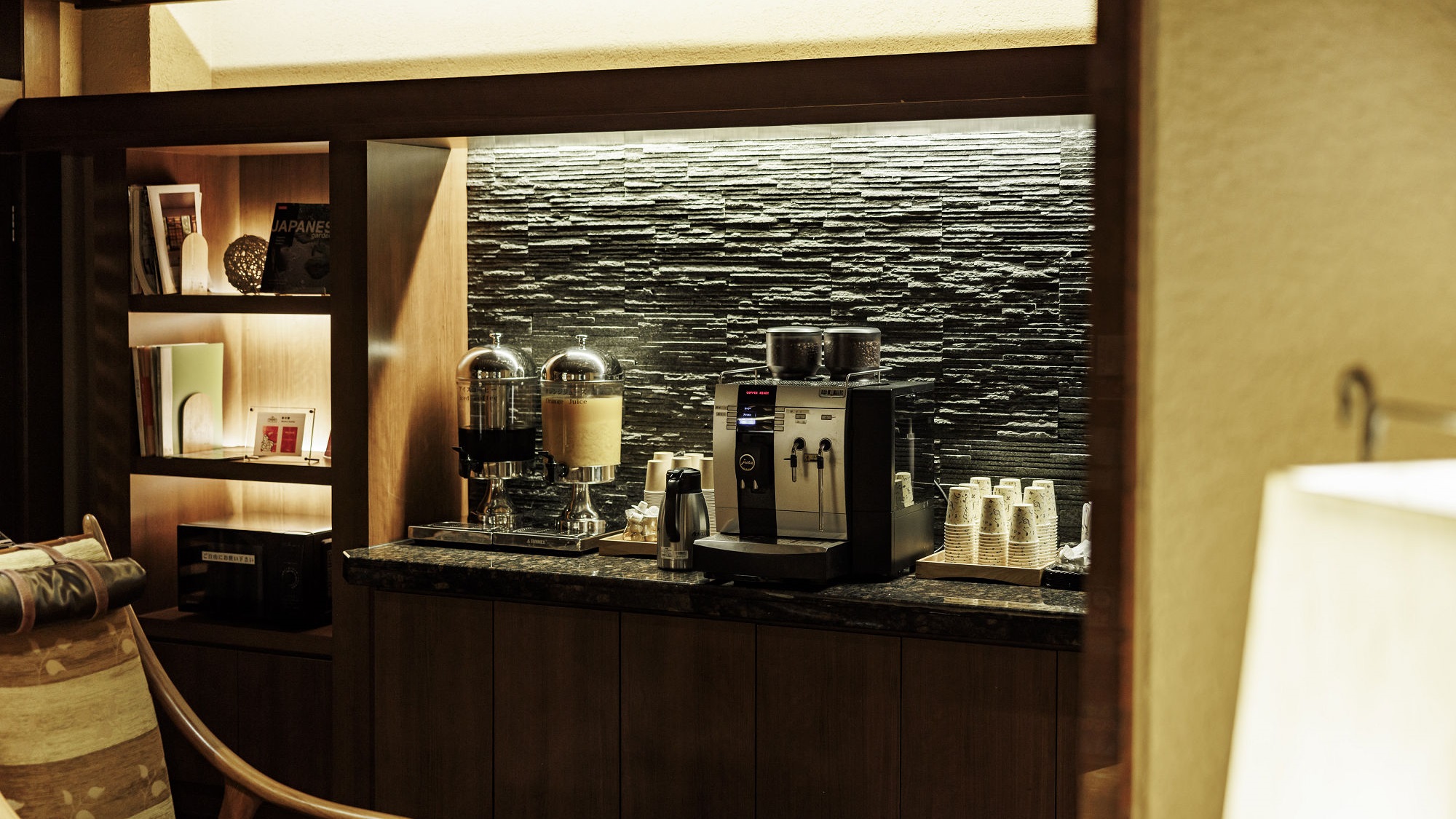 【ライブラリーラウンジ「大樹」】