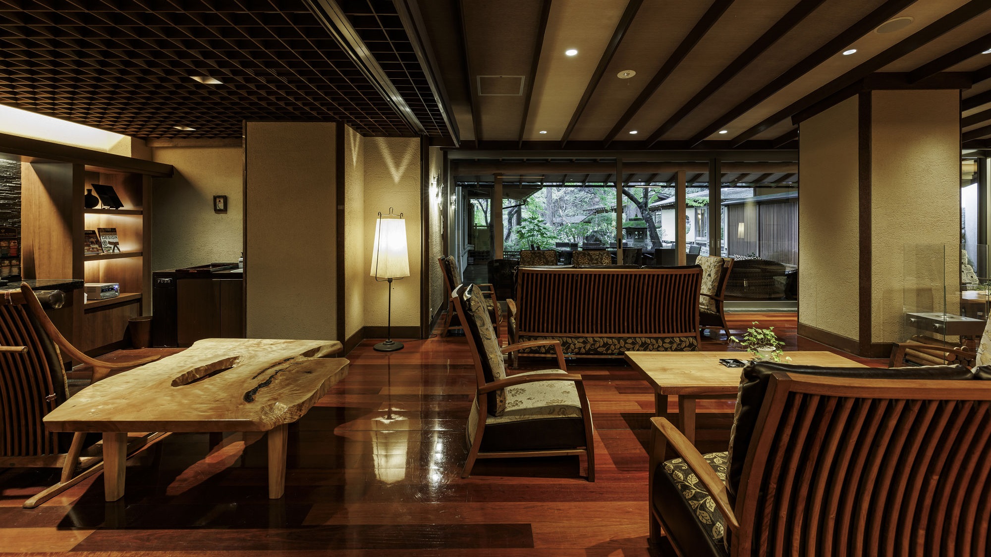 【ライブラリーラウンジ「大樹」】