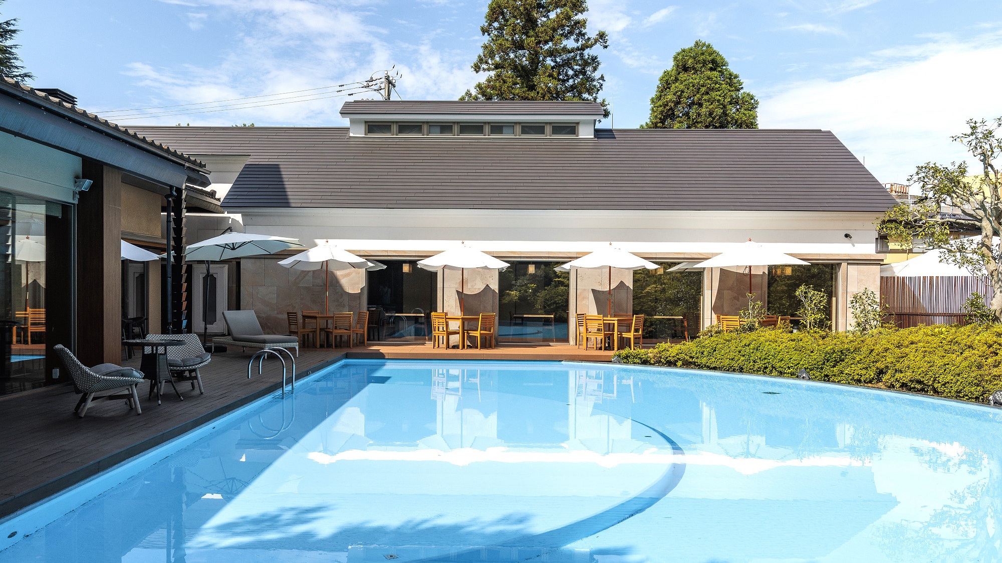 【屋外ガーデンプール】～夏季営業～