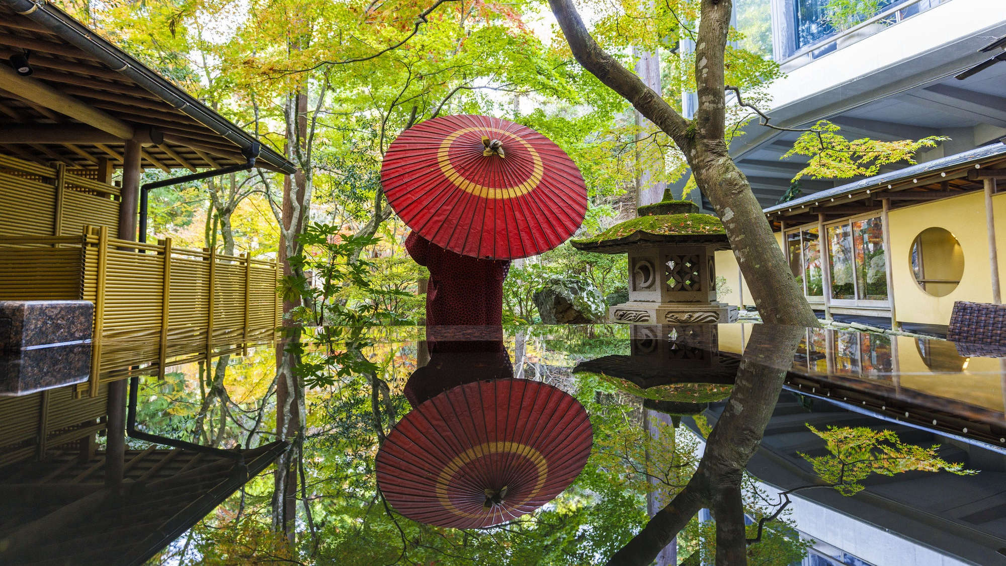 【回廊外の水テーブル】