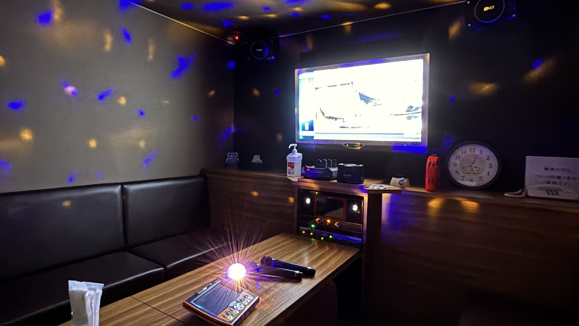 【カラオケルーム】～１人1,100円（税込）/1時間～