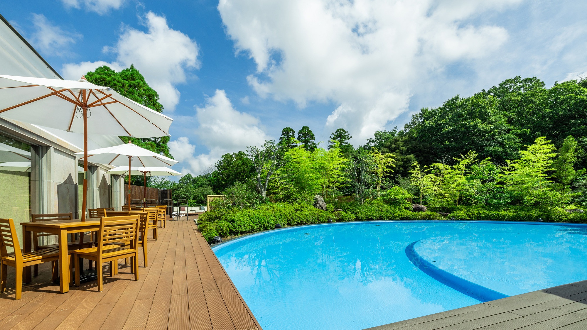 【屋外ガーデンプール】～夏季営業～