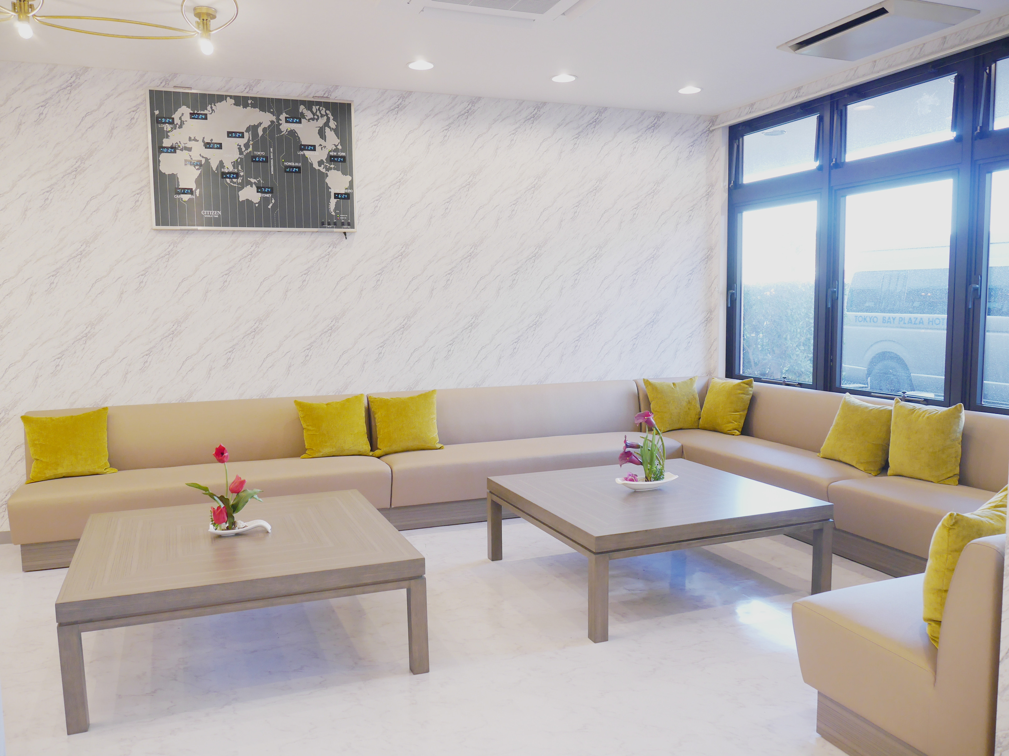 本館ロビー（テーブル）