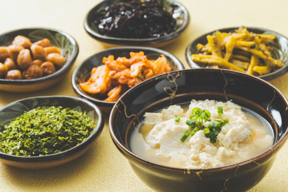 【朝食ビュッフェ】お好みのトッピングで楽しむ沖縄そばやゆしどうふ