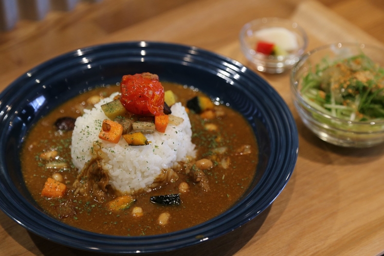 カフェランチ・彩り野菜カレー