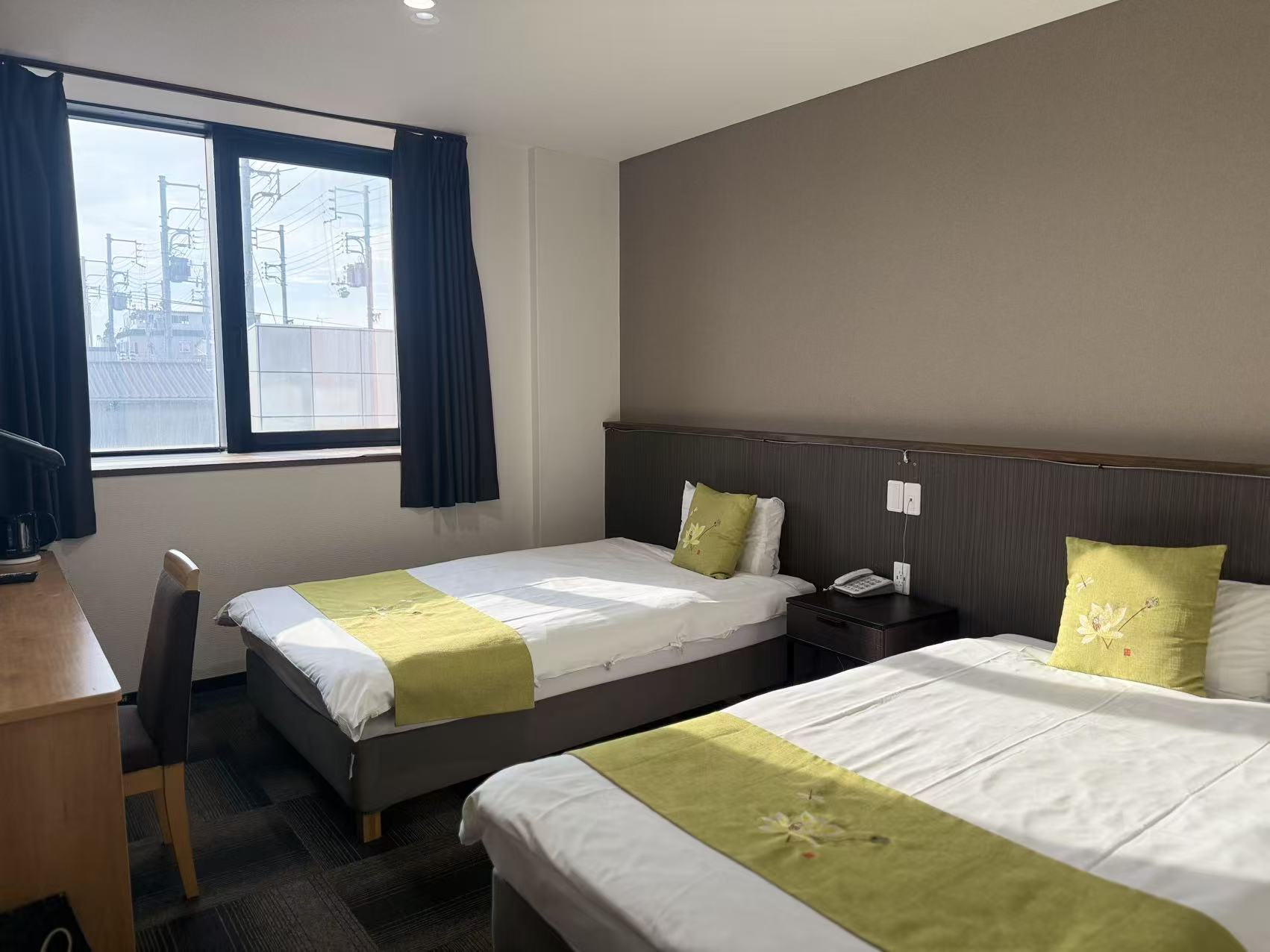 120センチのゆったりしたセミダブルベット