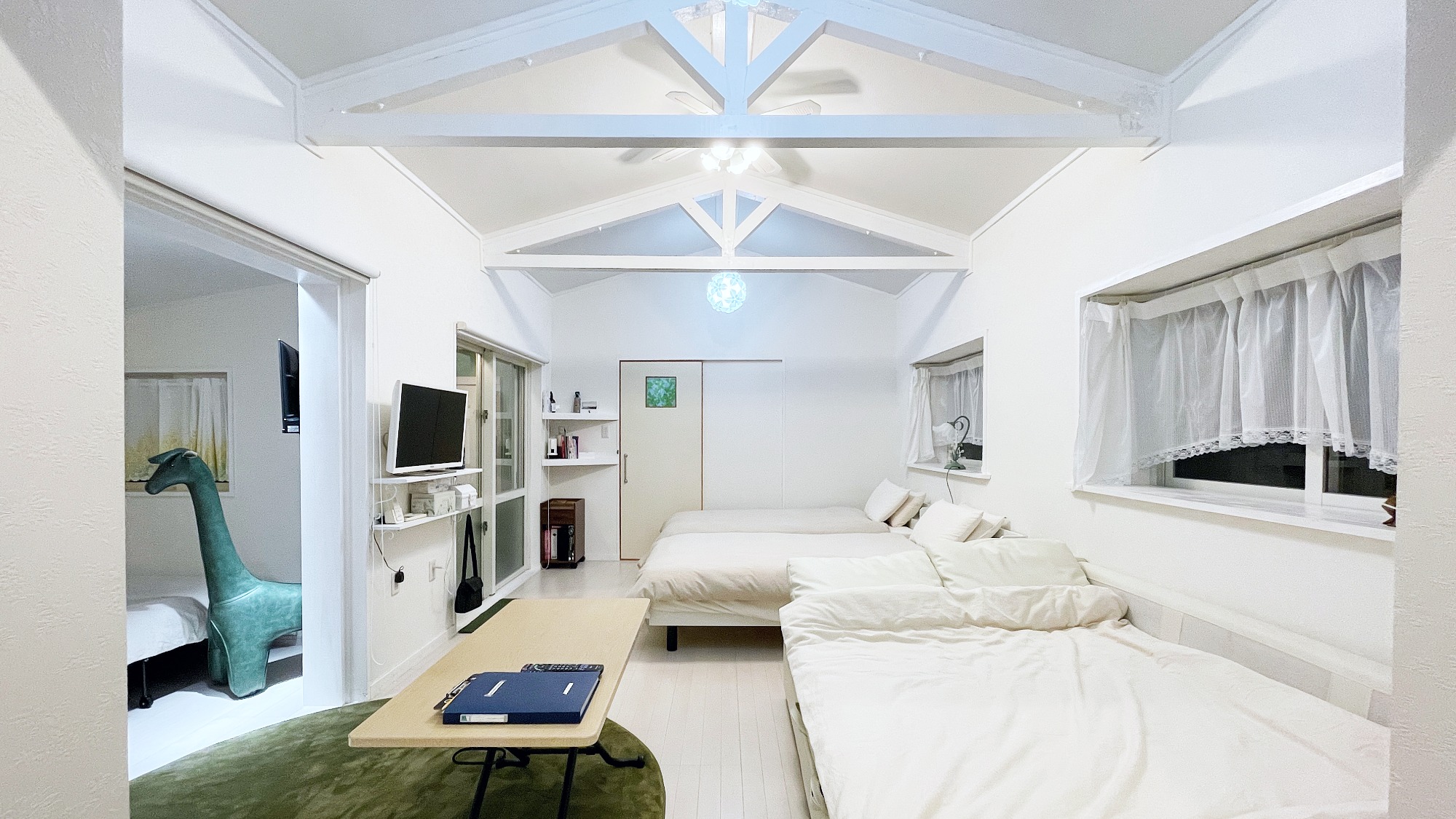 ソファベッドにして最大6名様までお休み可能