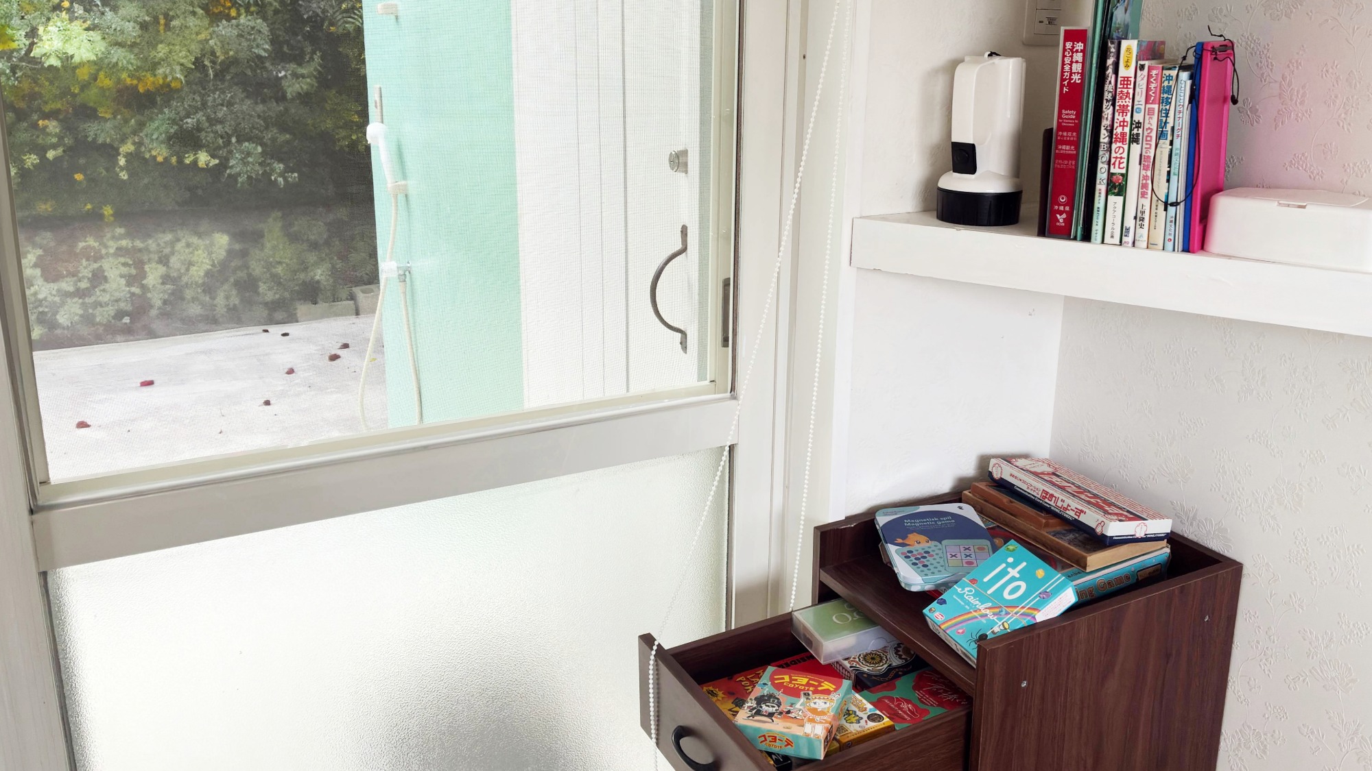 雨の日でも楽しめる本やゲーム