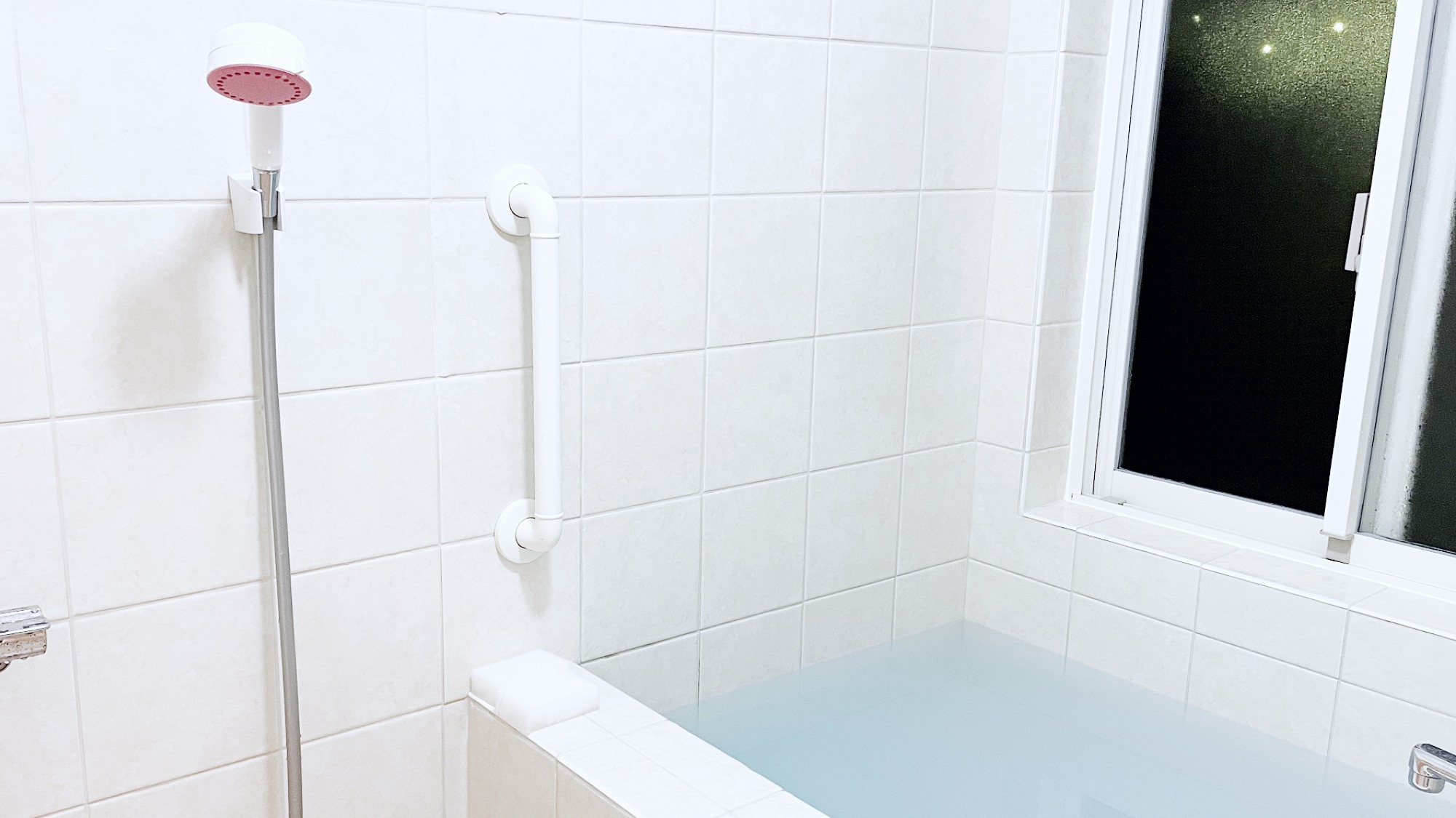 手すり付き浴槽