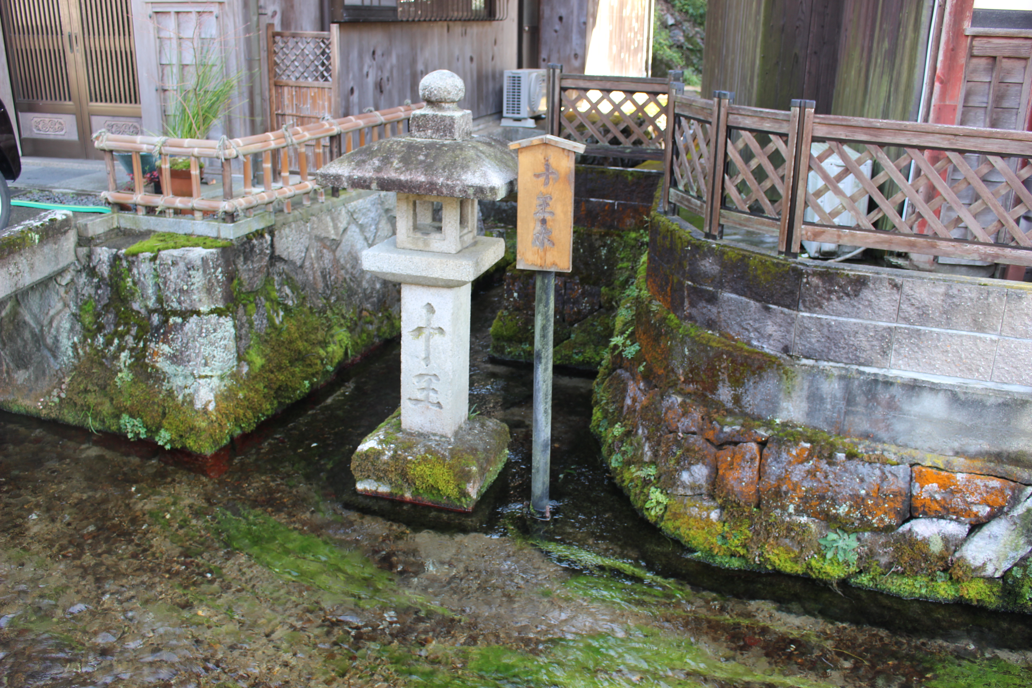 複数の湧き水が宿場町にあります