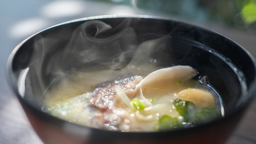 (朝食の一例) お味噌汁にも県内のお味噌を使用。こだわりの味をご賞味ください。