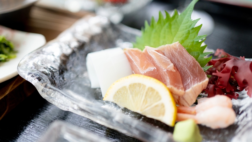 長崎近海産の鮮魚や、長崎の郷土料理で舌鼓を。ぜひご堪能くださいませ。