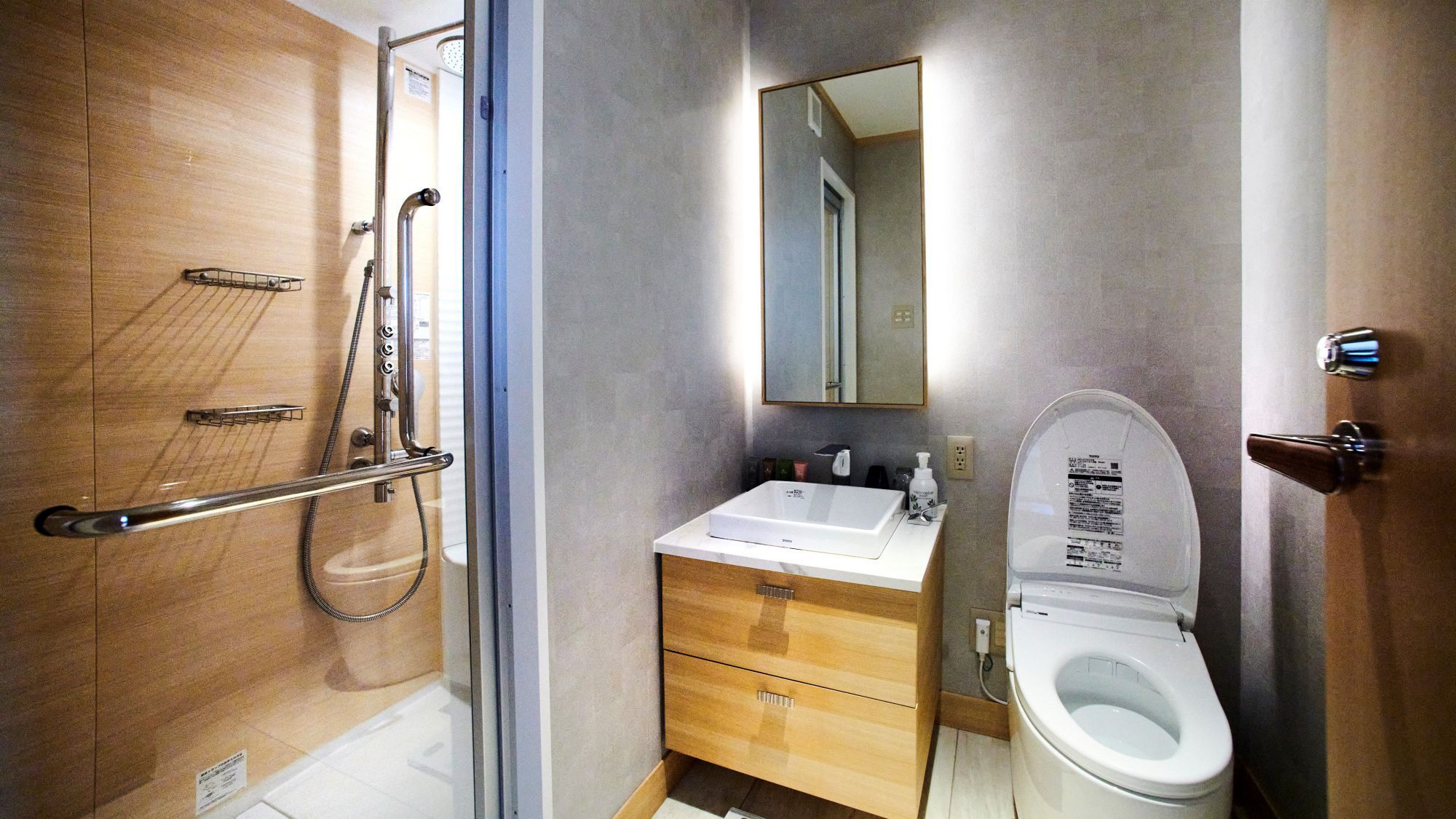 ■「江の島ホテル」シャワールーム・洗面所