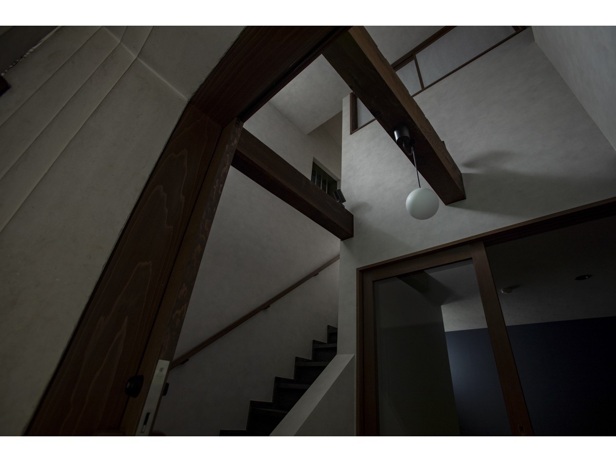 １階　蔵のお部屋　いのくち　1階から2階への階段　③
