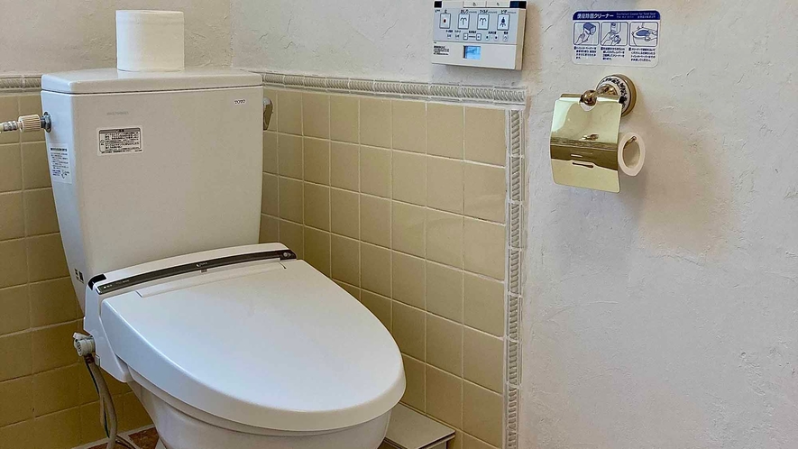 ・【共同トイレ】男女別、温水洗浄機能付き