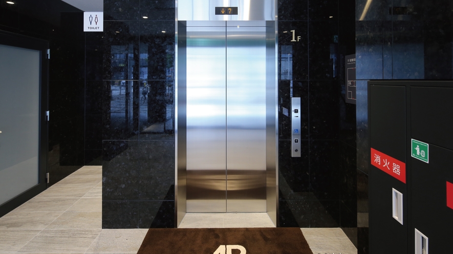 【1階エレベーター】