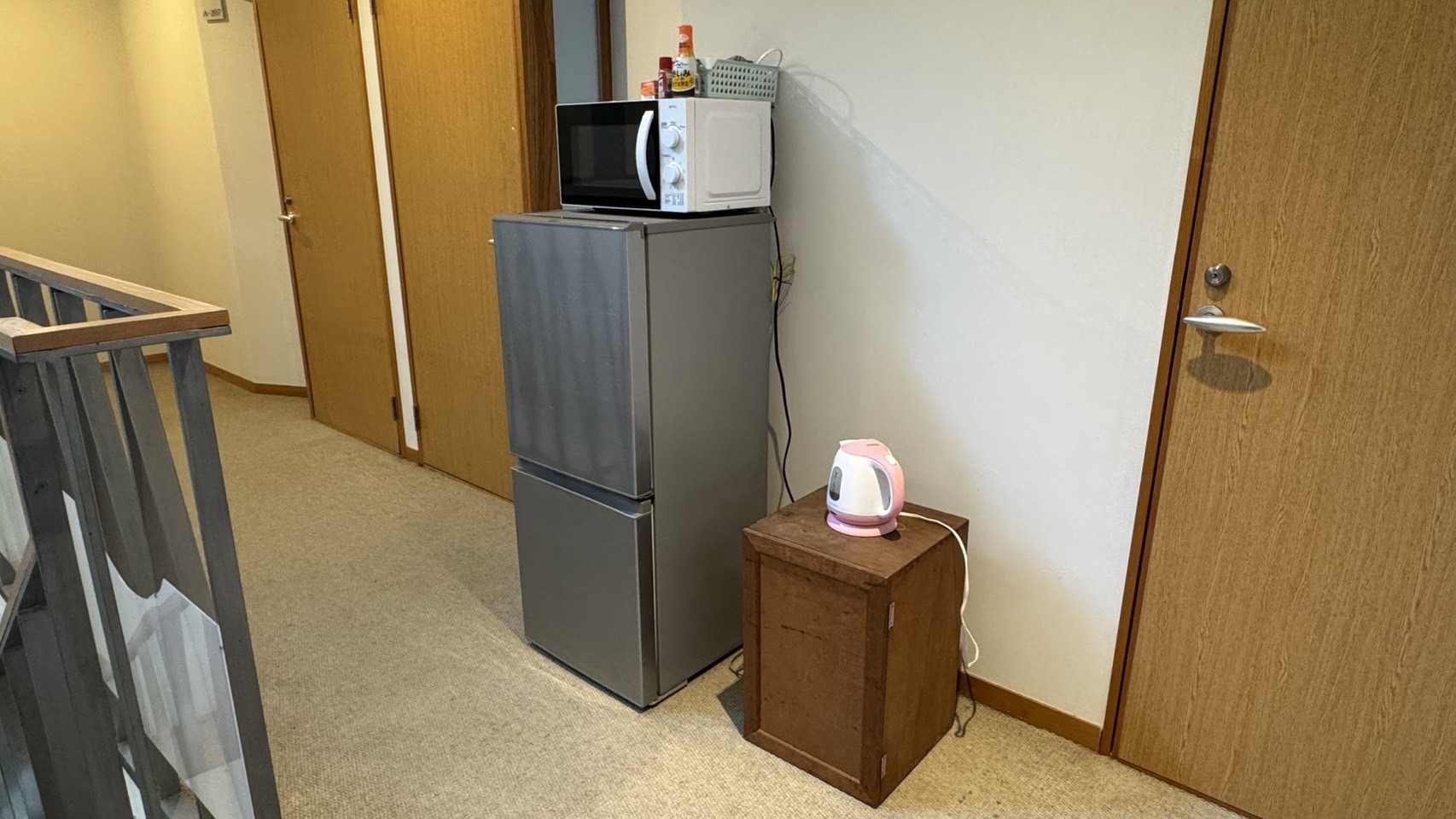 【設備】別館2階　冷蔵庫・電子レンジ・ケトル完備