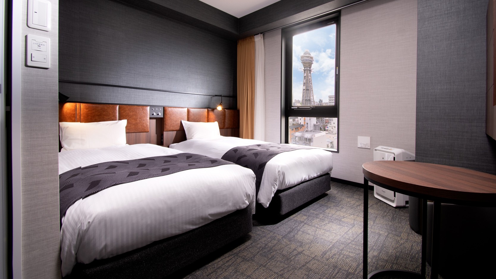 毎日通常清掃の連泊プラン【素泊り】【駅近★通天閣まで徒歩2分♪難波駅から2駅4分の 好立地！】