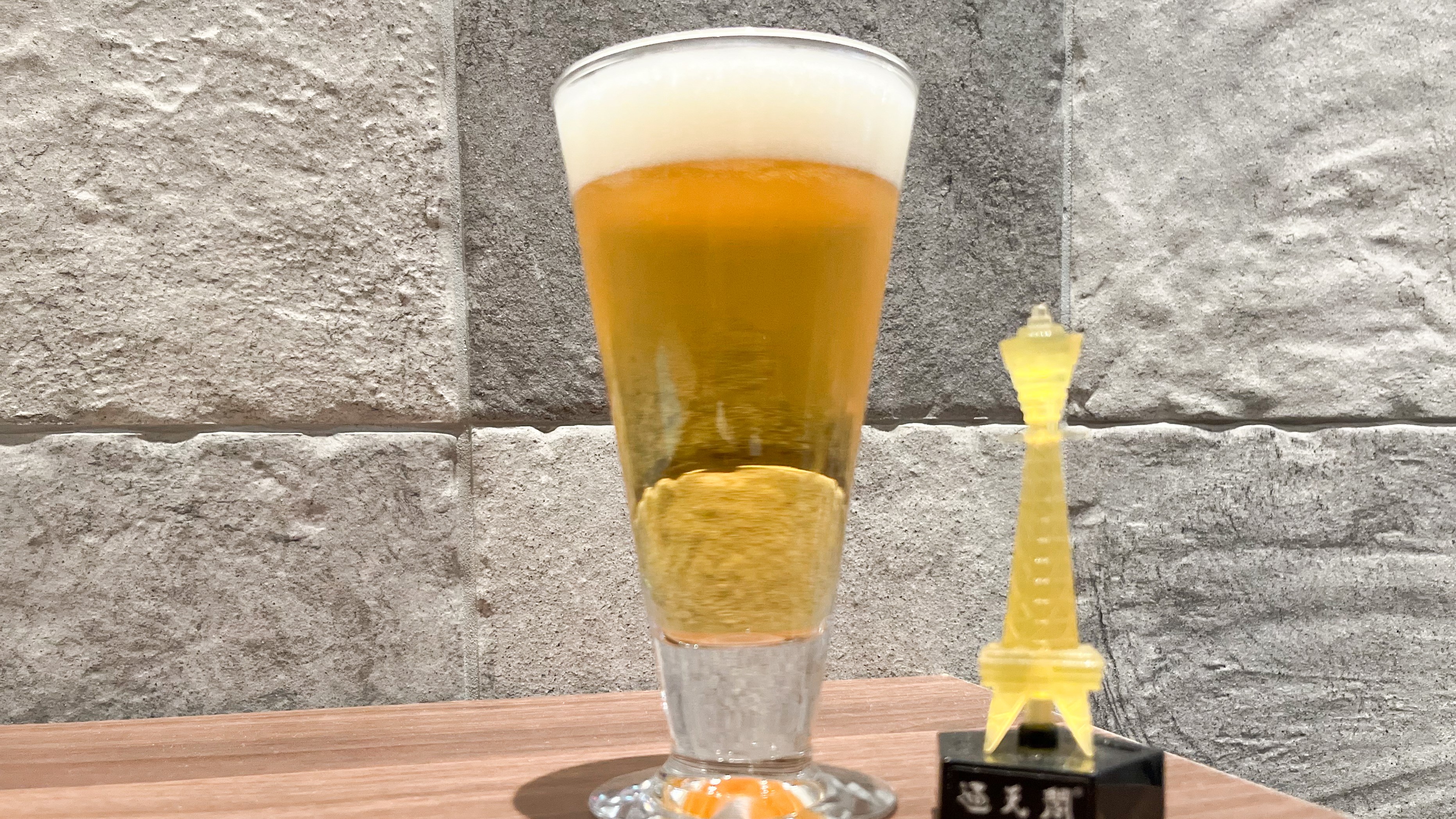 【ハッピーアワー】ビール、日本酒、ソフトドリンクのいずれかを滞在中に1杯サービス時間：18時～20時