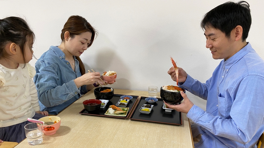 ■函館朝市／新鮮な魚介類で朝から贅沢な朝ごはんを！