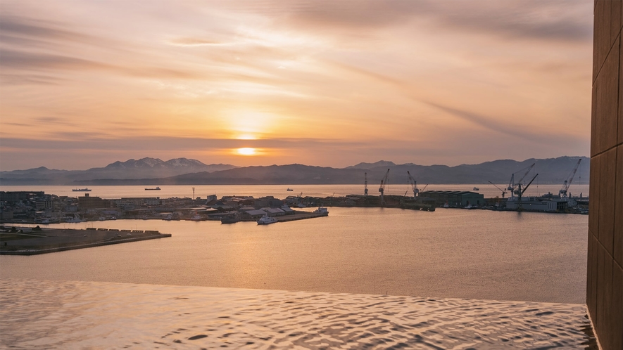 ■露天風呂（オーシャン側）／夕日が沈む時間帯は絶景です