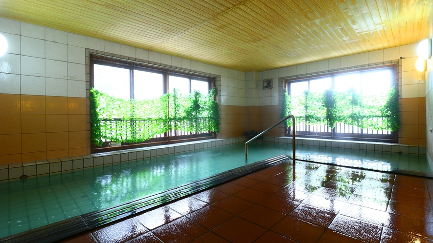 広々とした女湯です。「美肌の湯」と名高い、松之山温泉をお楽しみください。