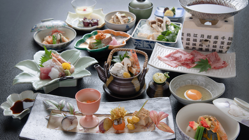 【松茸会席】秋の味覚＜メインは国産牛を使用した松茸すき鍋＞土瓶蒸し、天ぷらなど堪能