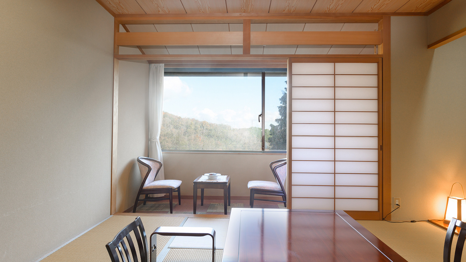 *【景色の見える山側の部屋】窓から信貴山と奈良盆地の眺望が楽しめます。