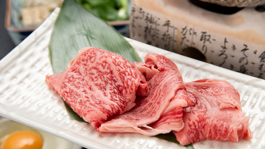 【大和牛すき鍋】メイン料理はご当地牛を甘辛いすき鍋でどうぞ。品数・質も大満足の美食コース