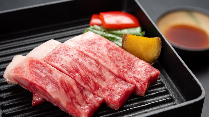 【大和牛ステーキ】メイン料理はご当地牛のくちどけを堪能！質・量も大満足の美食コース