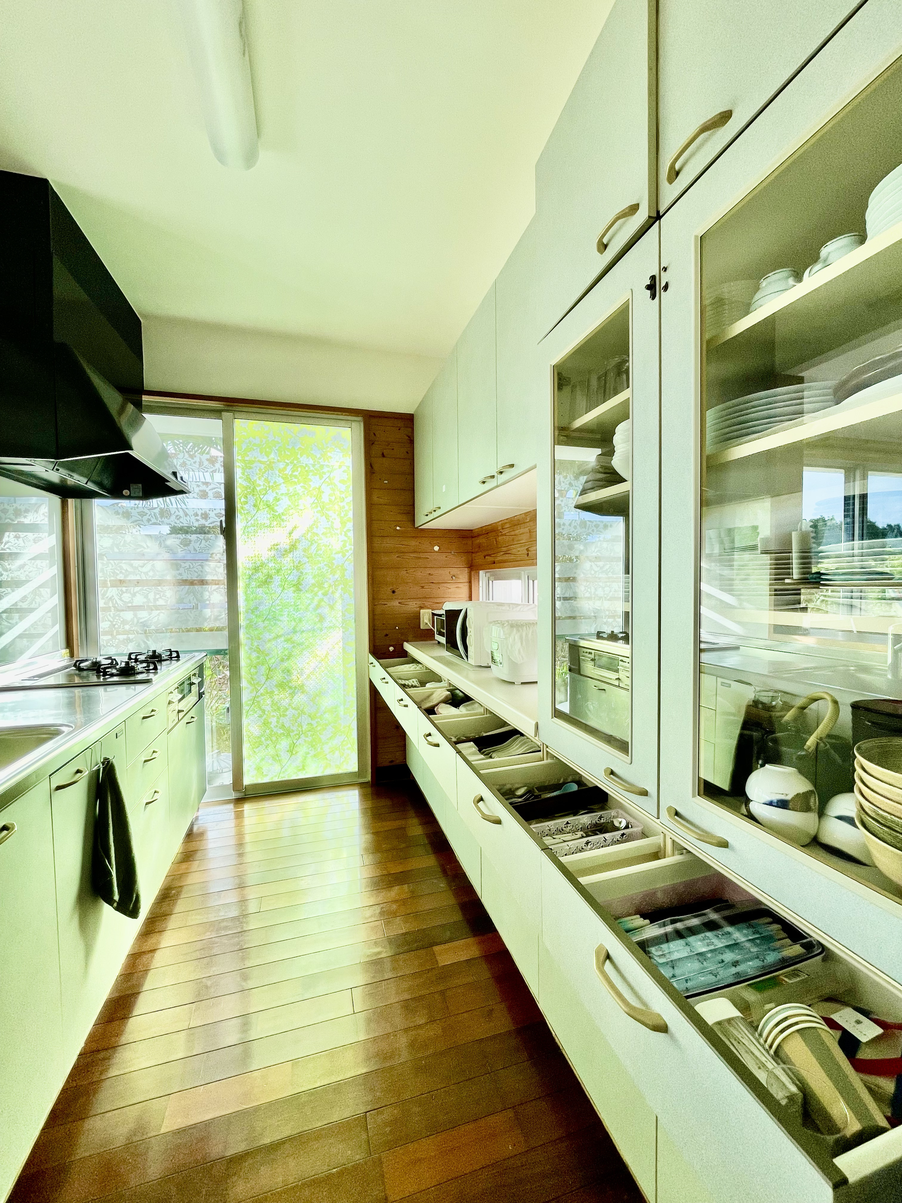 広く明るいキッチン