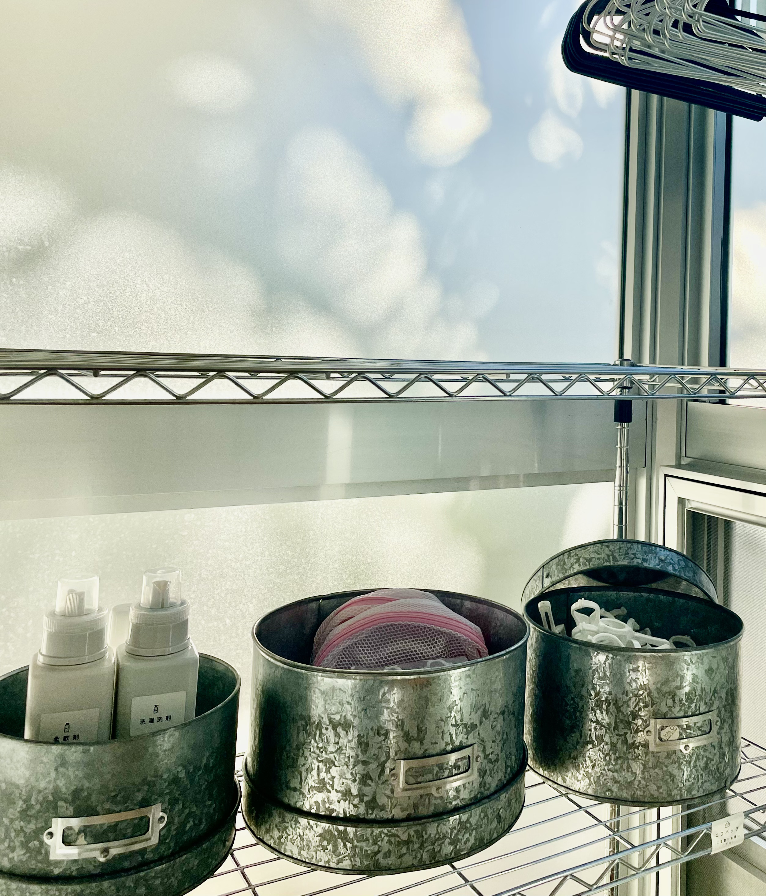 洗剤、洗濯ネット、洗濯ばさみ、ハンガー、たこ足もご用意しております。