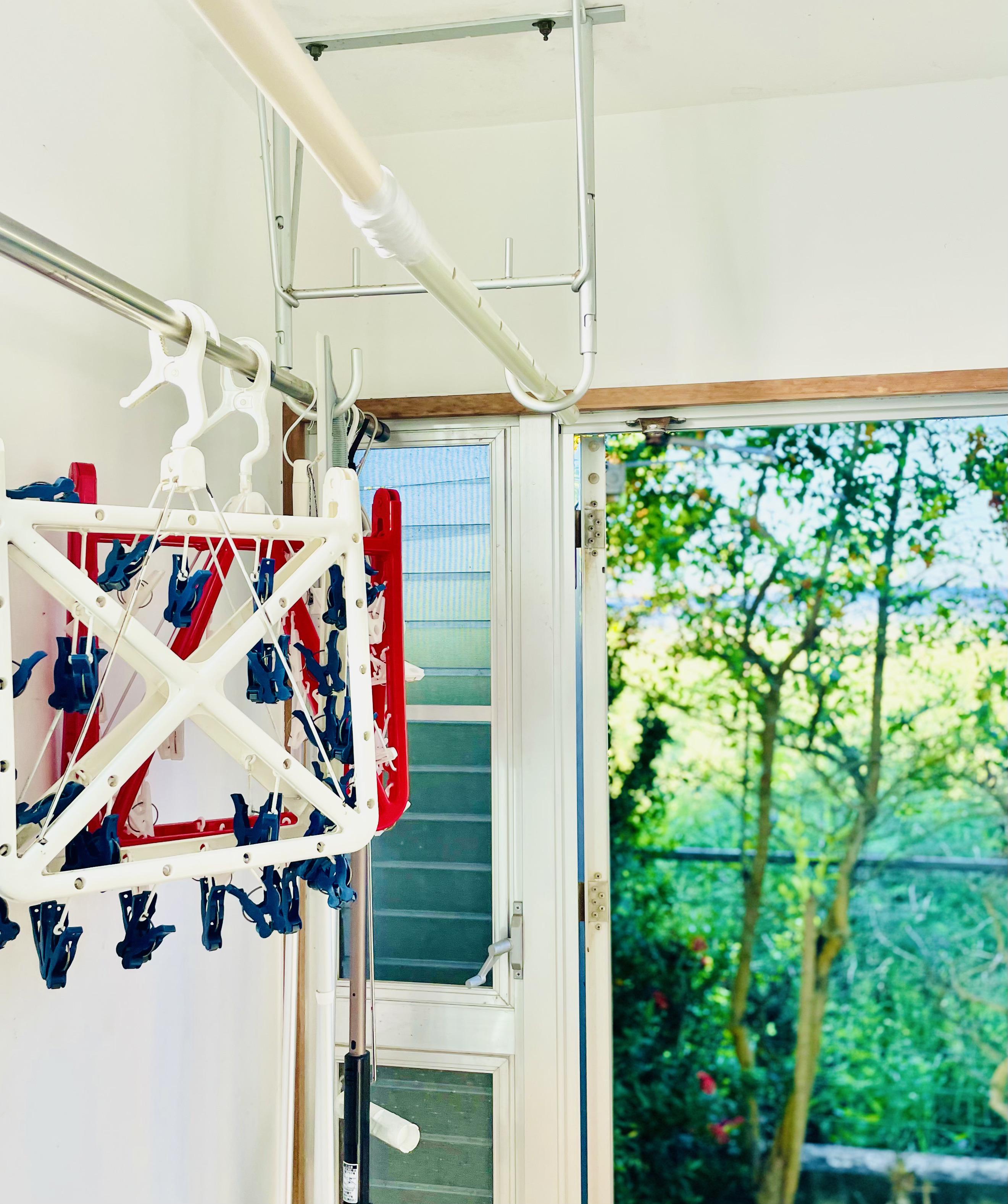 物干し竿は中と外にあり、日当たりも良いのですぐ乾きます。