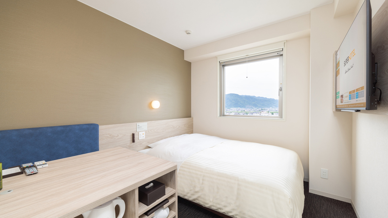 ワイドデスク完備,ベッドサイズ150cm幅