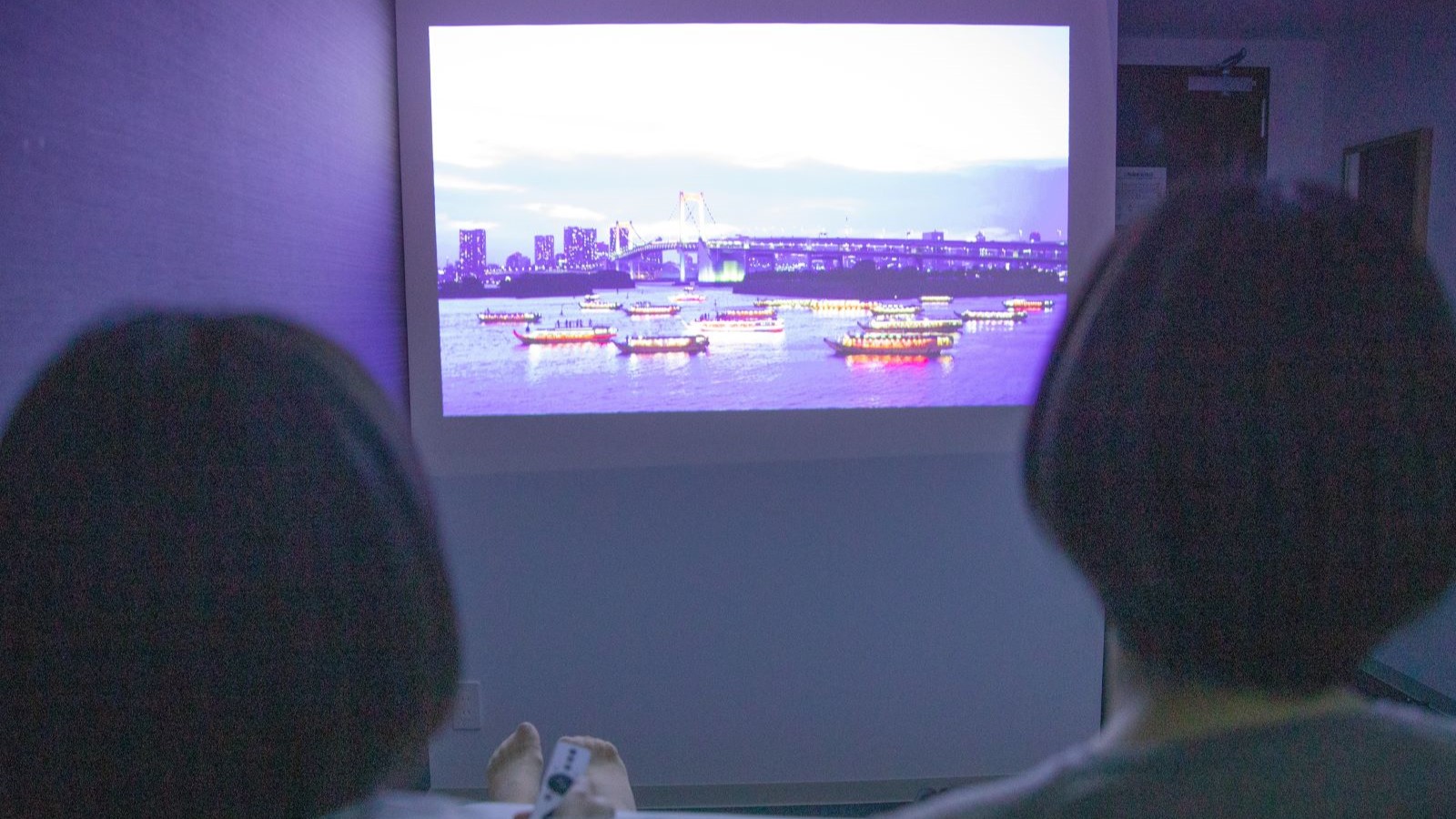 臨場感あふれる大画面をお楽しみください ※イメージ画像