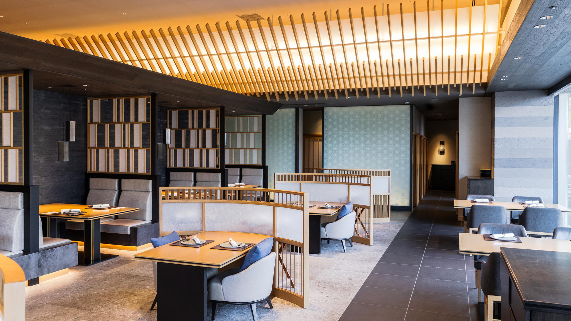 ◆メインダイニング 六つ喜｜旬の食材を使用した日本伝統の会席料理をベースにした和食を愉しめます。