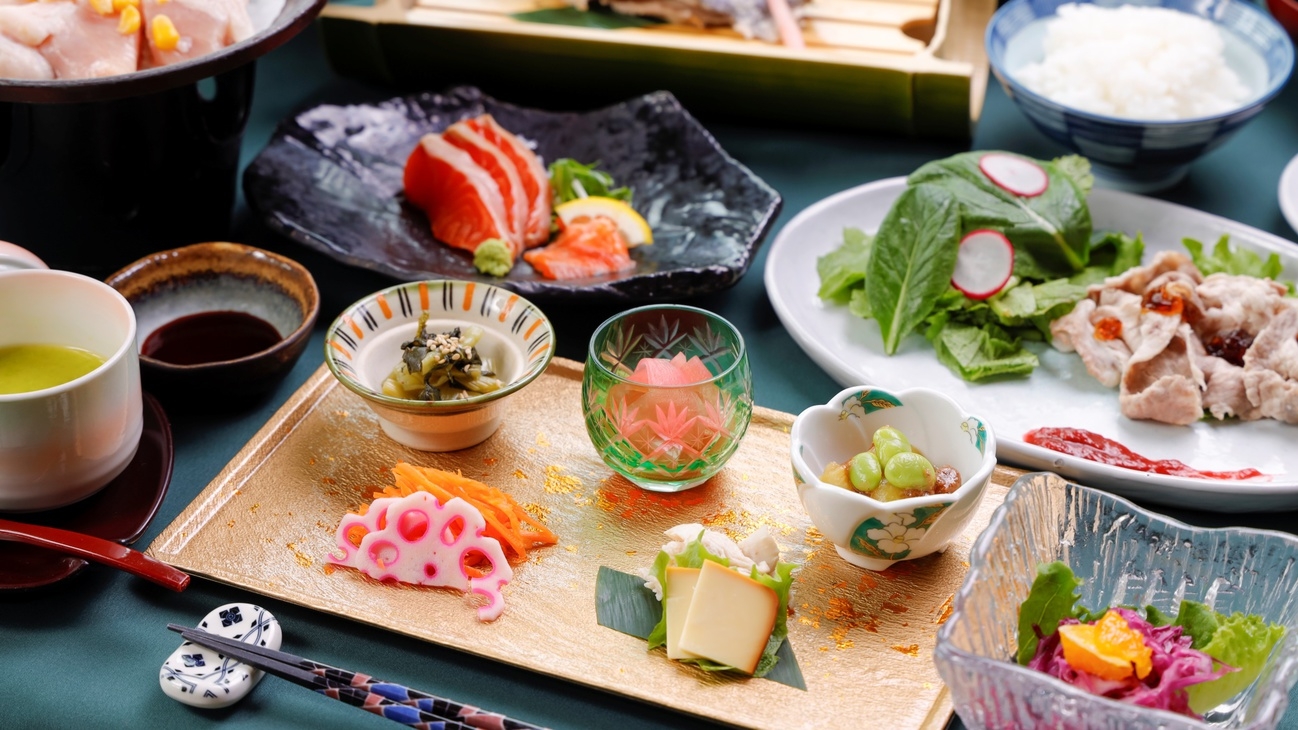 【2食付】森の湖畔で深呼吸。信州の厳選素材がお皿を彩るヘルシーな創作会席＆美肌の湯を楽しむ星降る宿