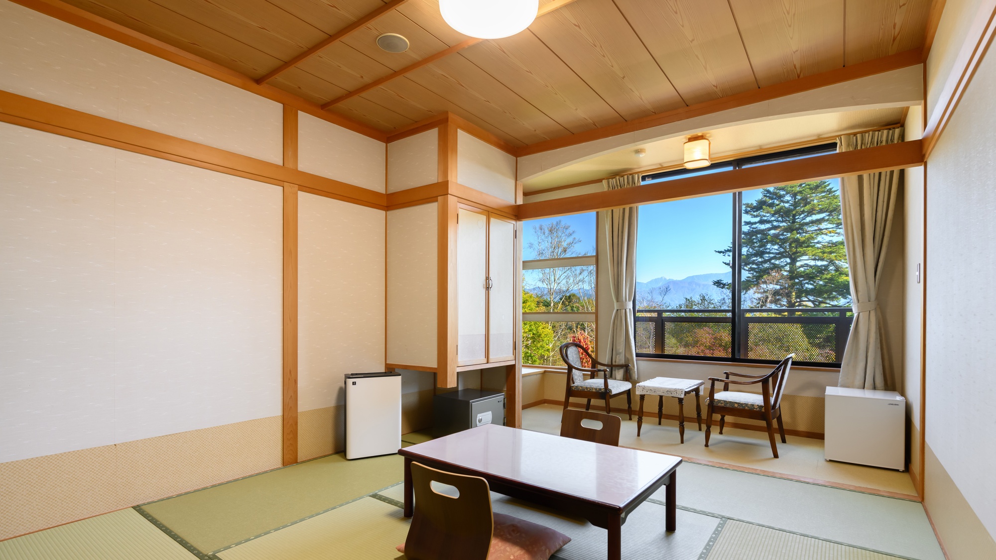 *【LAKE＆FORESTview湖畔側/和室8畳】当館の最上階に位置する、広縁付きのお部屋