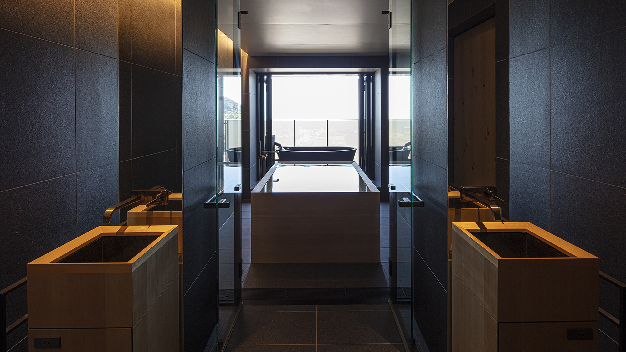 【SOKIスイート】66㎡／ベッド幅1,800mm　非日常な空間を存分にご堪能ください。