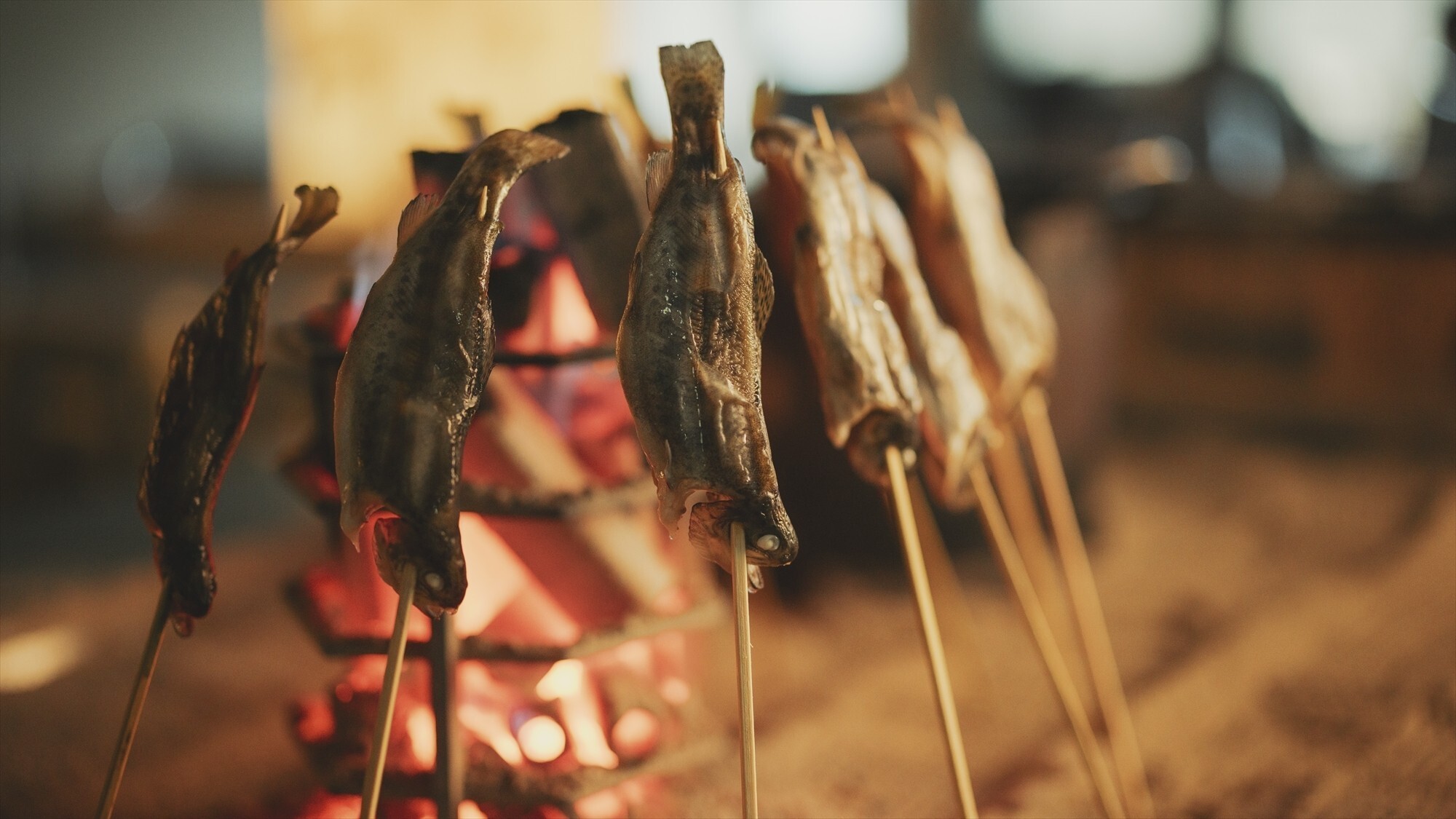 【お食事処／夕食一例】食材本来の旨味を、様々な調理法でご堪能いただけます。