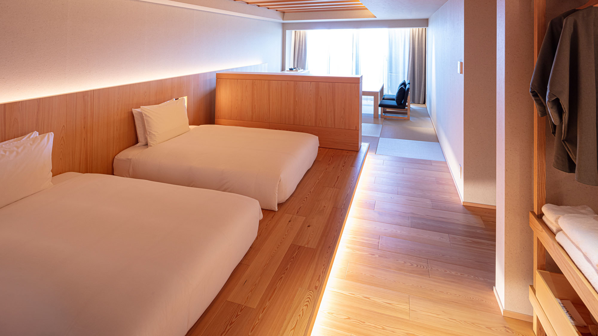 【テラスバスプレミアムツイン】50㎡／ベッド幅1,200mm+ソファベッド　ゆったり寛ぐベッド空間。