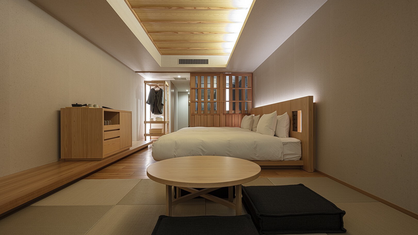 【スタンダードツイン】40㎡／ベッド幅1,200mm　丸いテーブルを囲み、畳の上で寛ぎのご滞在を。